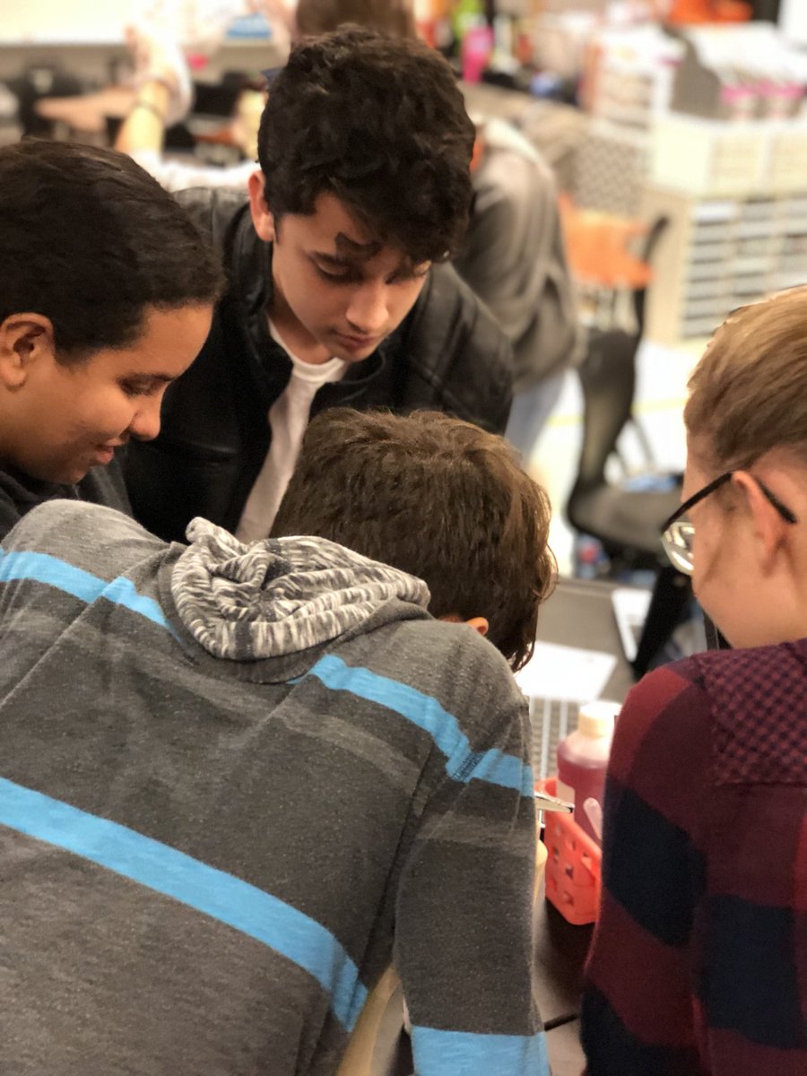 MsHolmes312's tweet photo. Lab today! #RCMSJOY https://t.co/2olTBZPk3e