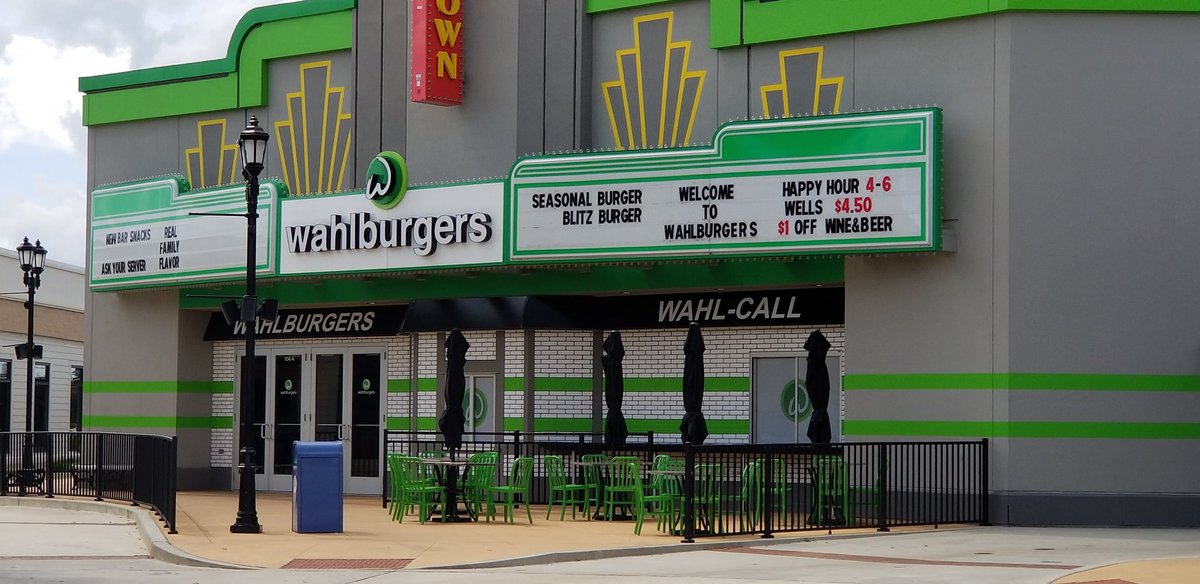 THawkins75's tweet photo. @Wahlburgers https://t.co/UrvoP2HO9c