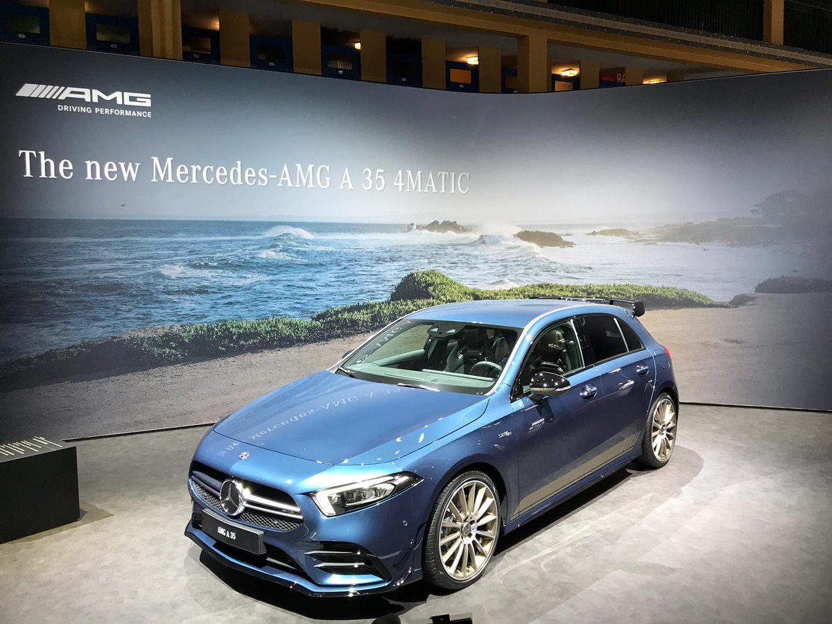 vueltarapidafm's tweet photo. Todavía no ha empezado el Mondial de l'Auto en París y nosotros ya hemos empezado a disfrutar de sus novedades. Asistimos al #meetmercedes en la piscina Molitor de la mano de Mercedes-Benz España  con el Mercedes-AMG #A35, el smart #Forease el GLe y el nuevo #EQC https://t.co/USv2c8wKlX