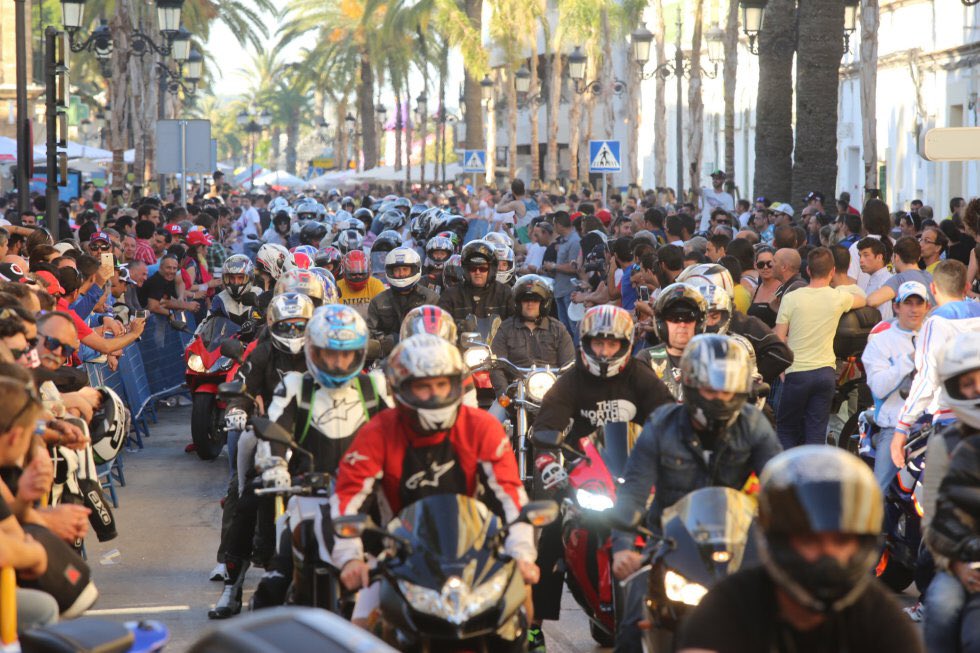 gemily_only's tweet photo. EXOLs arriving to exo’s comeback party 
#EXOCOMINGSOON https://t.co/LIyCaXeipS