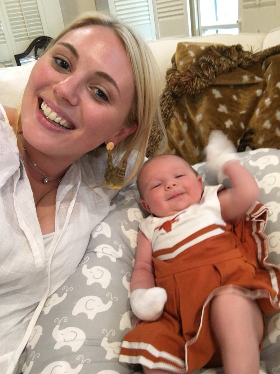sblountfsh's tweet photo. Smiling after a horns win!! https://t.co/WVbXkpAhlW