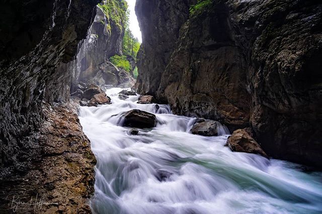 Butzzze's tweet photo. Remastered version of my Partnach Gorge photo! A spectacular location which I visited during my stay in Tirol.
#naturelovers #river #partnachklamm #garmischpartenkirchen #garmisch #germany #bavaria #nature #bayern #partnachgorge #partnach #travel #hikin… https://t.co/il7m8UuAK2 https://t.co/GbsYCox4hs