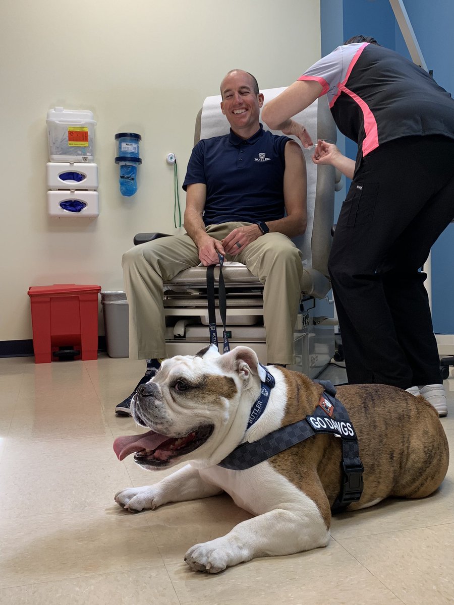ButlerBlue3's tweet photo. I took my humans over to the @butlerHRC today for their flu shots. Fellow Bulldogs can get theirs too starting tomorrow at the campus Walk-In Flu Shot Clinics: https://t.co/DOfIrFfi8I
#BUBeWell #BUFightsFlu https://t.co/SZCW4SlbFy