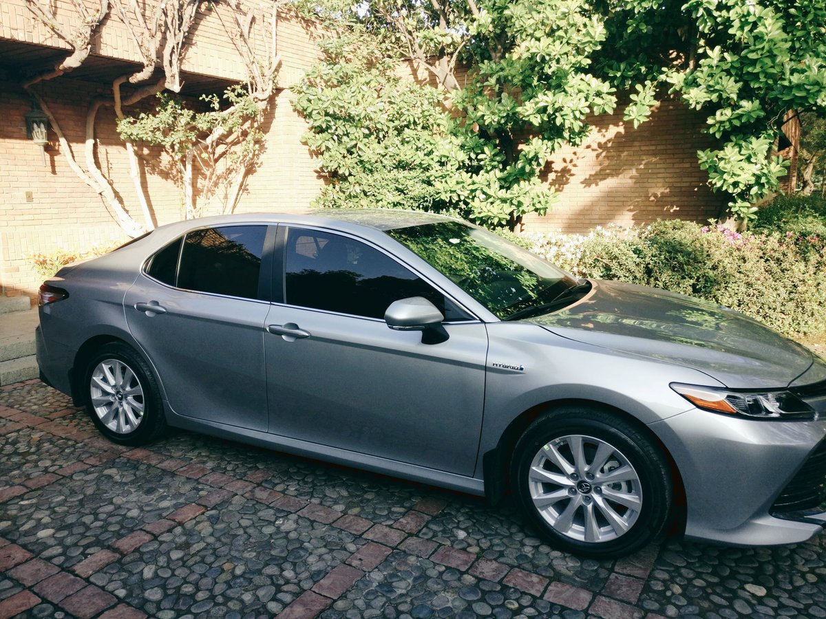 Thrilled that we now have a hybrid car at 🇨🇦 embassy in 🇨🇱. Our commitment to #environment #sustainability #cleantech
 Je suis ravie que nous ayons maintenant une voiture hybride. Notre engagement envers #environnement #durabilité  #technologiespropres