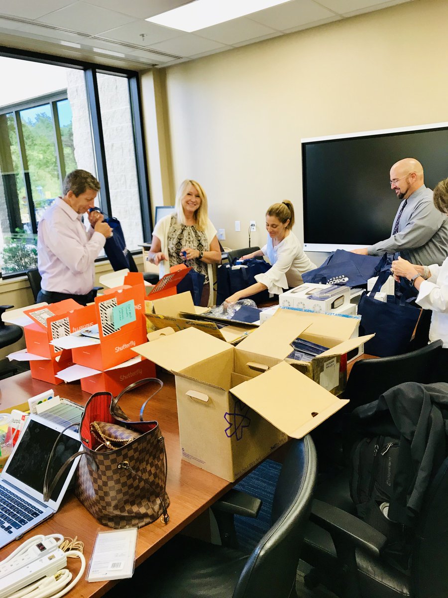 rwarren42's tweet image. Last minute preparations for tomorrow&apos;s @FortMillSD #STEAM Symposium! @DiscoveryEd #FM21STEAM form.jotform.com/discoveryed/Fo…