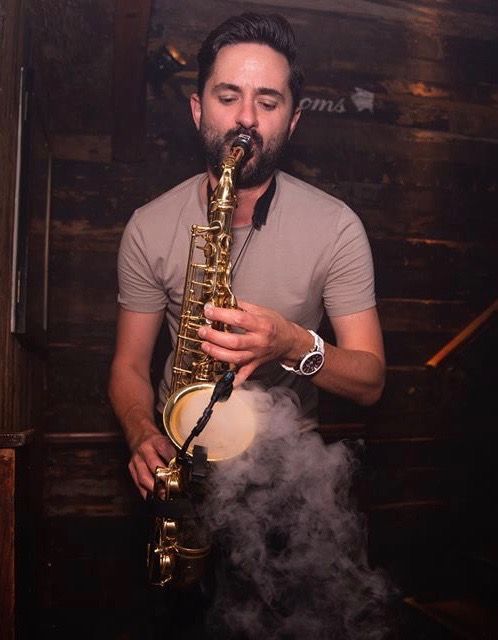 ViralMusicBpool's tweet photo. There's no smoke without fire. Clearly, our saxophonist was LIT! 🔥
#Vape #Leeds #ViralMusicUK #Saxophonist #House https://t.co/cjmOuvdfgM