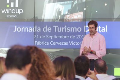 WindupTraining's tweet image. Así vivimos nuestra Jornada de #TurismoDigital 😊👏 Hablamos sobre #tendencias, usuarios y crecimiento empresarial desde la perspectiva del turismo😉 ¡Muchas gracias a todos por asistir!👍 @AEHCOS @citmarbella @CervezaVictoria #Traveltool #GrupoGEA