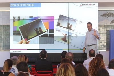 WindupTraining's tweet image. Así vivimos nuestra Jornada de #TurismoDigital 😊👏 Hablamos sobre #tendencias, usuarios y crecimiento empresarial desde la perspectiva del turismo😉 ¡Muchas gracias a todos por asistir!👍 @AEHCOS @citmarbella @CervezaVictoria #Traveltool #GrupoGEA