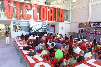 WindupTraining's tweet image. Así vivimos nuestra Jornada de #TurismoDigital 😊👏 Hablamos sobre #tendencias, usuarios y crecimiento empresarial desde la perspectiva del turismo😉 ¡Muchas gracias a todos por asistir!👍 @AEHCOS @citmarbella @CervezaVictoria #Traveltool #GrupoGEA