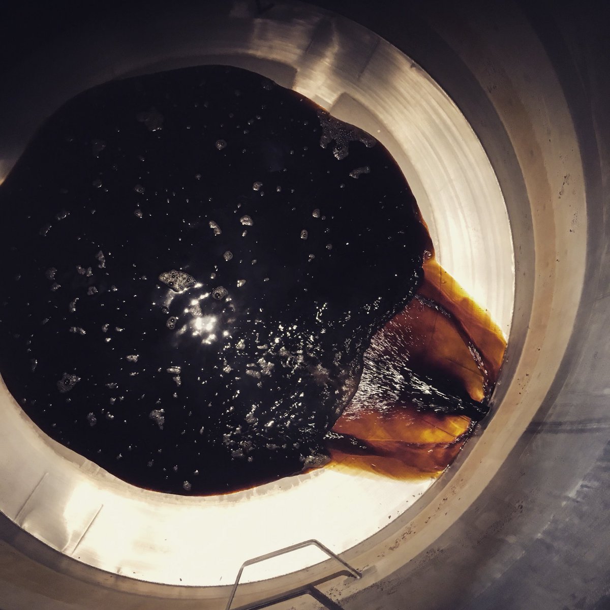 devilmaybeer's tweet photo. #Stout lovers rejoice, it’s that time of year. Let the dark beer start flowin’ 🍺 #BrewItTo11 https://t.co/m1tsVcIobA