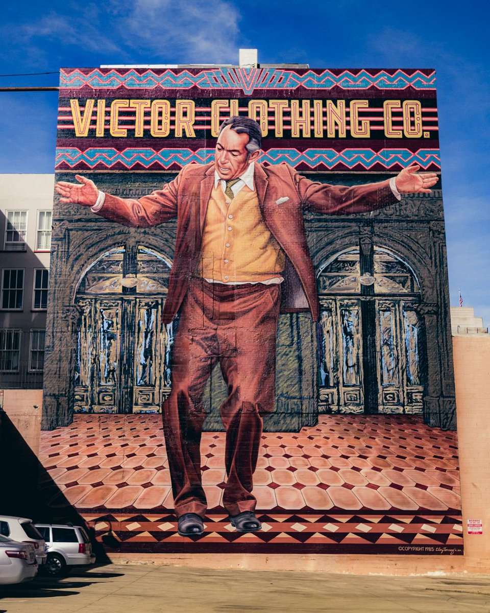iamjiroe's tweet photo. I took this photo a long time ago somewhere in downtown. @anniamusic says I stole her idea of taking a photo of this so here I am giving her credit 😁 😁
.
#iamjiroe #wallartideas #streetartwork #victorclothingco #brownsuit #streetgraffitiandart #musicianart #gx85 #lumixworld https://t.co/yFvBDhPPfo