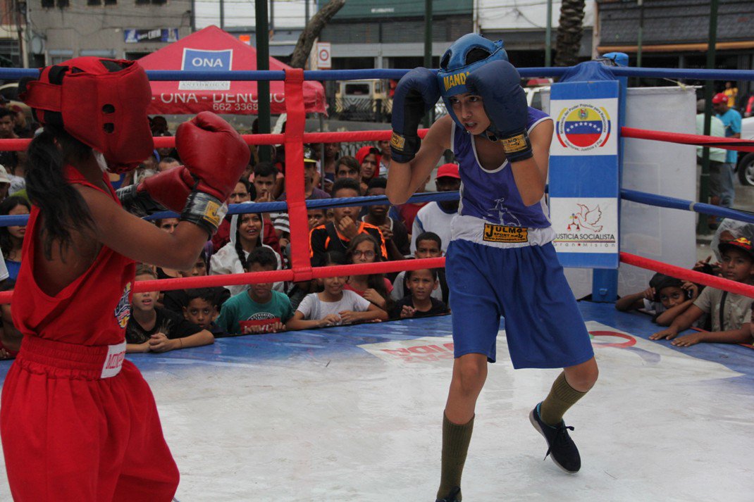 snantidrogas_ve's tweet photo. #Entérate | #ONA se encuadra con el boxeo por la paz en 12 estados del país @ppgrillo66 https://t.co/VcEAJkanT4 https://t.co/0rqRyy7JwR