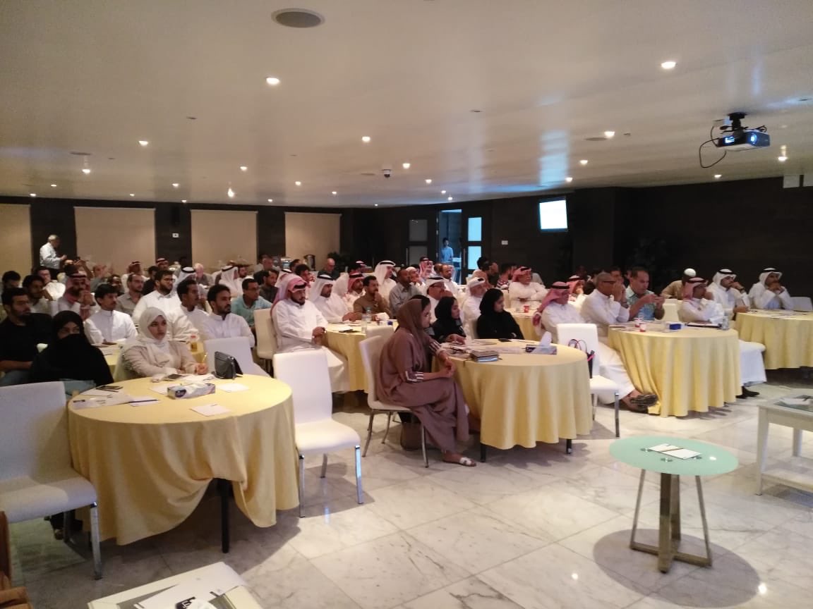 استئناف محاضرات شعبة إدارة المشاريع بجدة ، بمحاضرة [أساسيات إدارة المشروع - الإدارة التنفيذية] ، للمهندس سمير القرشي، مدير شركة جبل عمر السابق.