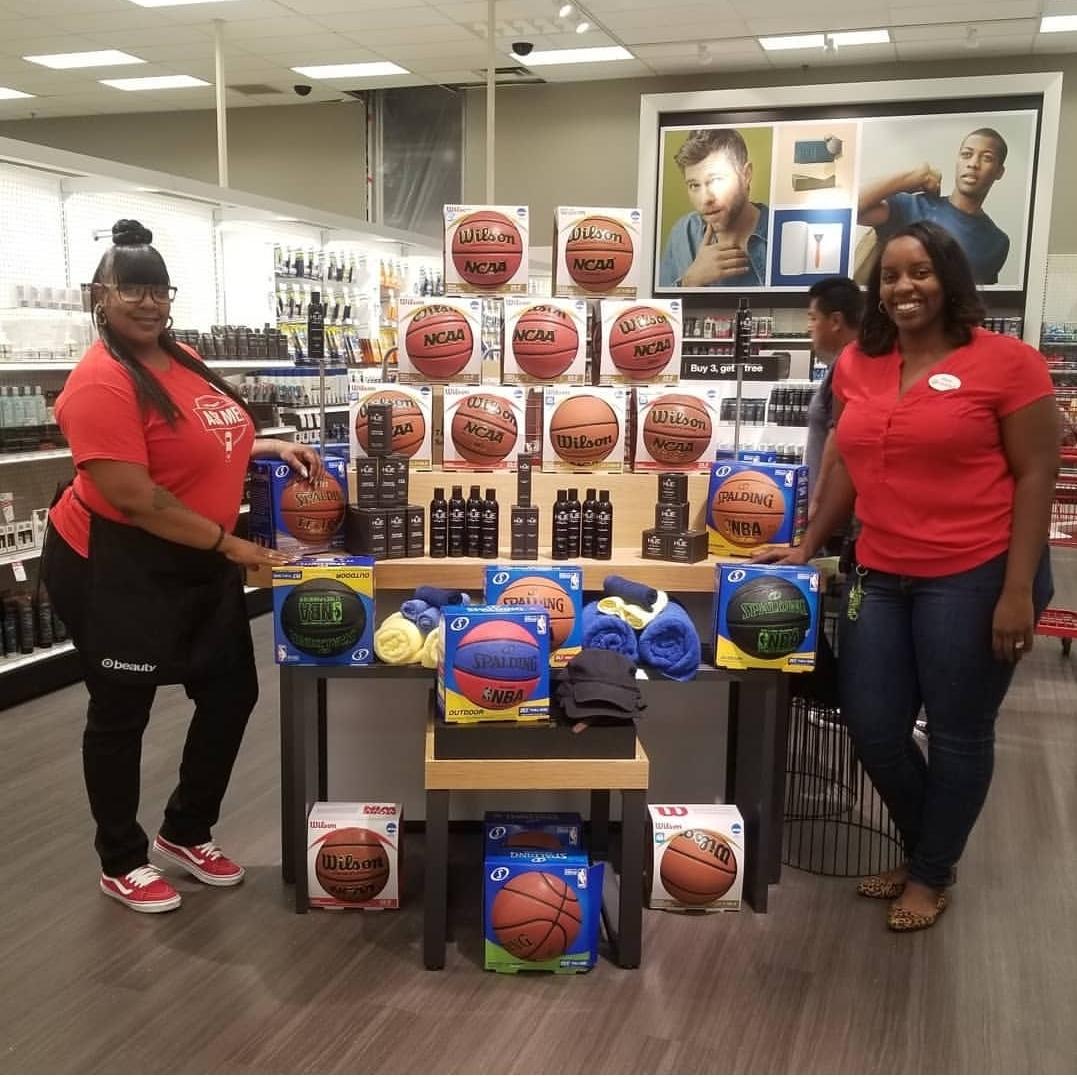 KYLE_FRAZ's tweet photo. Special thanks to everyone that came out to support @HueForEveryMan in store at @target 🎯 this weekend. Special thank you to my cofounder @JessDEstrada for being an amazing #womanfounder &amp; #CEO ❤ to partner hashtag #MattBarnes for always showing up and representing 110% https://t.co/dFVaYxm1kB