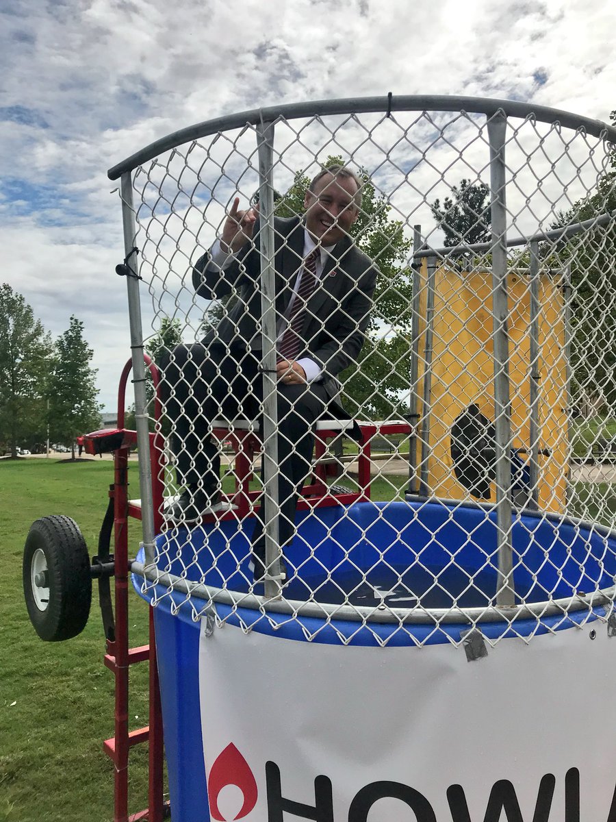 Thank you to the best chancellor <a href="/kdamp/">𝙺𝚎𝚕𝚕𝚢 𝙳𝚊𝚖𝚙𝚑𝚘𝚞𝚜𝚜𝚎</a> for being a great sport and getting in the <a href="/howlathon/">A-State Howlathon</a> dunk tank for Arkansas Children’s Hospital!! #FTK