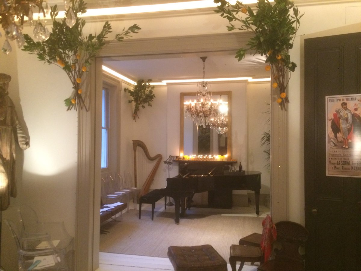 lthackeraytenor's tweet image. Calm before the storm for @SalonOpera production of Carmen. Too toi to all. Maybe I'll let her live tonight... #nah