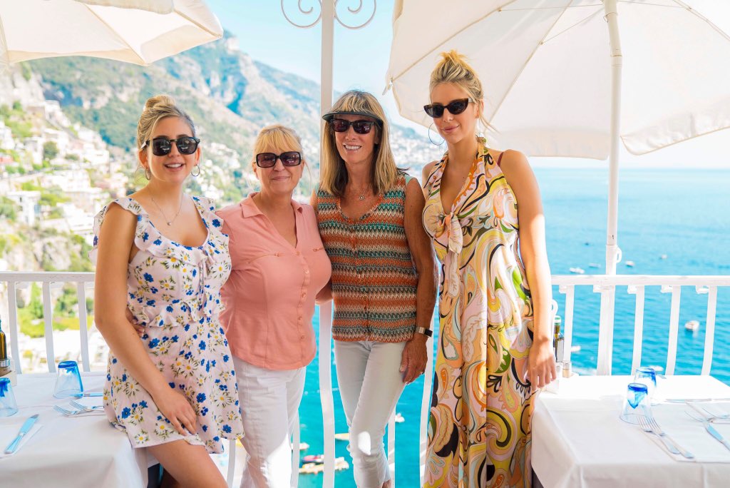 Fam in Positano 😍☀️💙 <a href="/Gwynteresi/">Gwyn Teresi</a>  <a href="/briteresi/">Bri Teresi</a>