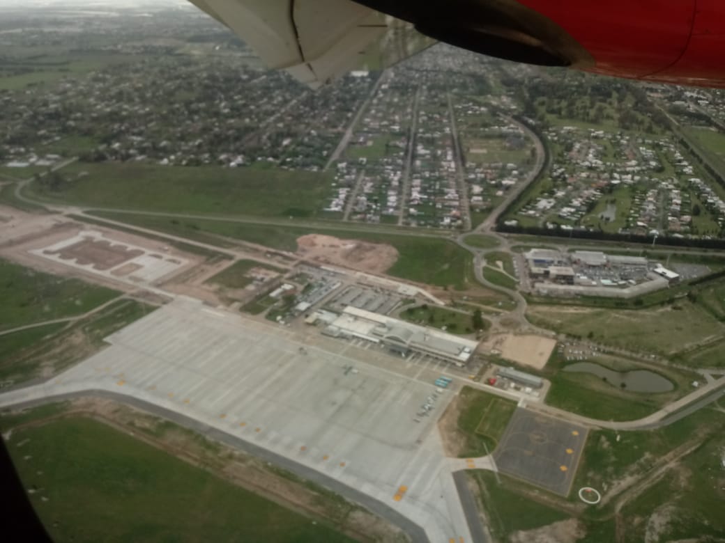 aeropuerto_ros's tweet photo. Hoy nos compartieron imágenes aéreas de nuestro aeropuerto. 
¡Seguimos creciendo y avanzando! ✈️
#elAIRdesdeelaire https://t.co/3fLb0MafDk