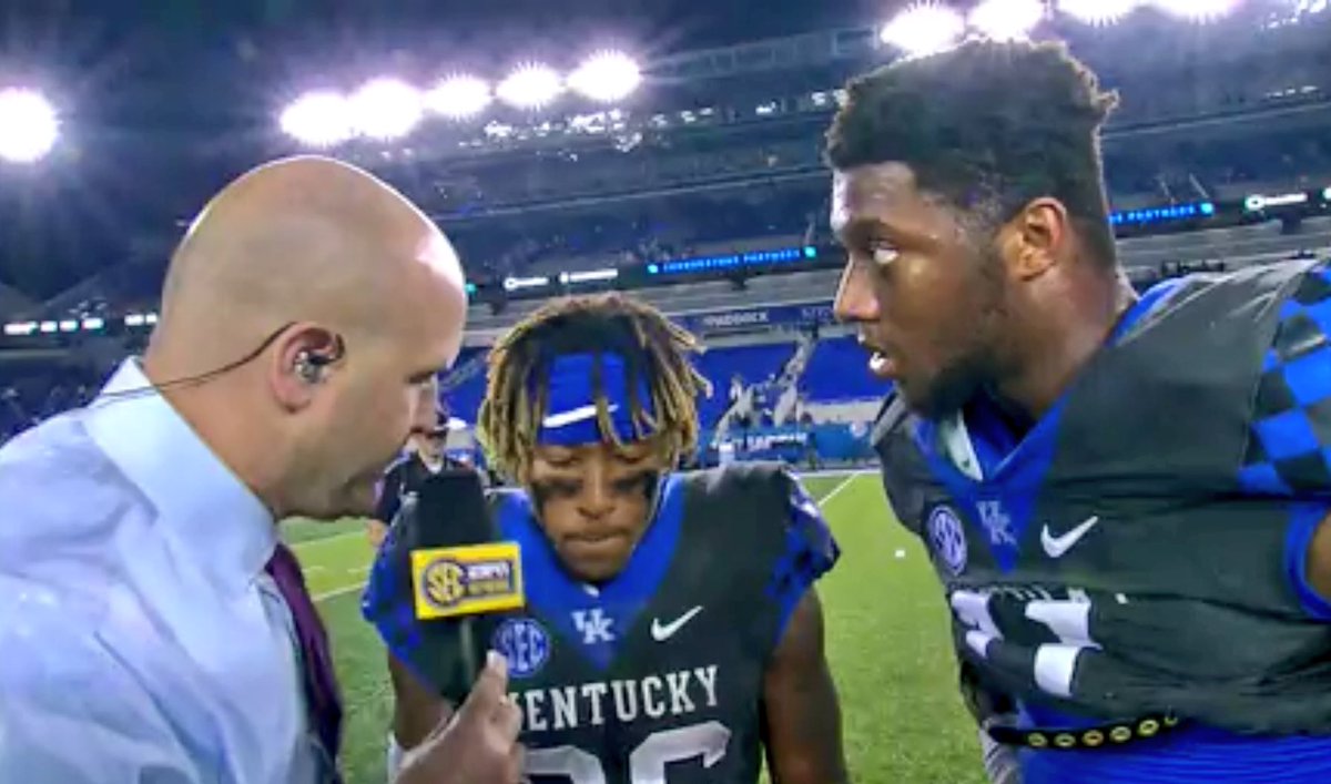 colecubelic's tweet image. Had a blast in Lexington this week so I’m giving away a Kentucky Hover Helmet!!! 
Just RETWEET this to enter!!!