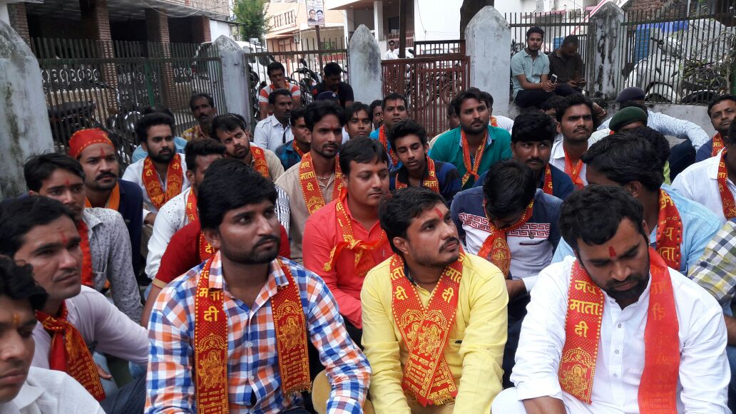 maagroupshamgar's tweet photo. @CMMadhyaPradesh विकाश की एक मांग
मन्दिर का विकाश 226सुवासरा विधान सभा क्षेत्र मे

अनेक धरने ज्ञापन दिये

आप को भी दिया ज्ञापन

शामगढ मे माँ महिषासुर मर्दीनी माता के नव निर्माण की हमारी मांग पुरी करने की क्रपा करे

हजारो भक्तों की आशा

प्रसासन ने लिखित मे मांगे पुरी करने का आश्वासन भी दिया था😞 https://t.co/iNTr5Q0Yk4