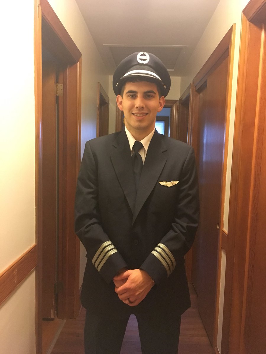 erinjoyce22's tweet photo. My First Officer is flying his first jet today!! #proudpilotwife #prayforthepassengers https://t.co/MLSs8DPCUX