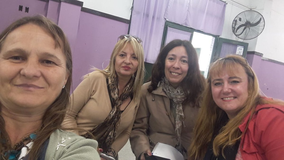 Sutamb1's tweet photo. Reunión organización Bibliopolis. Parte del grupo Secundaria. CENDIE. REGIÓN 11 @stellafornas @Sutamb1 @SergioS93432272 @BaheDfc https://t.co/PSFgXg7gHb
