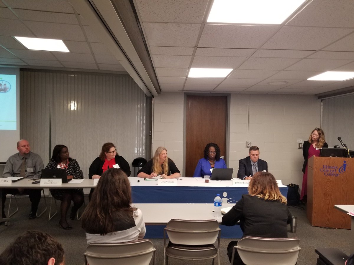 sarah_labadie's tweet photo. Our illustrious panel for Engaging Disconnected Populations at #WorkLearnGrowIL https://t.co/ijlULxYLzS