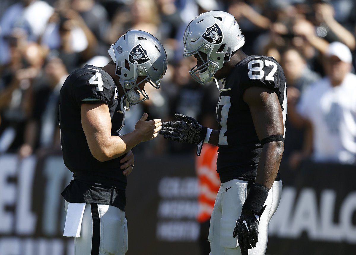 E_Geerlings's tweet photo. With 370 yards through Week 4, @JaredCook89 ranks ninth in the NFL in receiving yardage and leads all tight ends.
It marks the most receiving yards by a Raider through the first four weeks of a season since Randy Moss' 466 in 2005 - most ever by a Raider TE.
#JustCookn https://t.co/sVEaqfA6XT