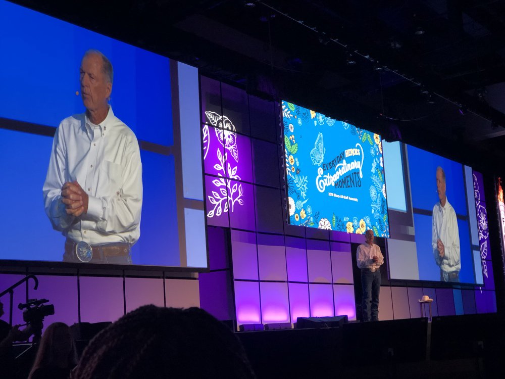 samwise04's tweet image. Dan you are one of our hero’s! Thank you! #Allstaff18 #sharpshares