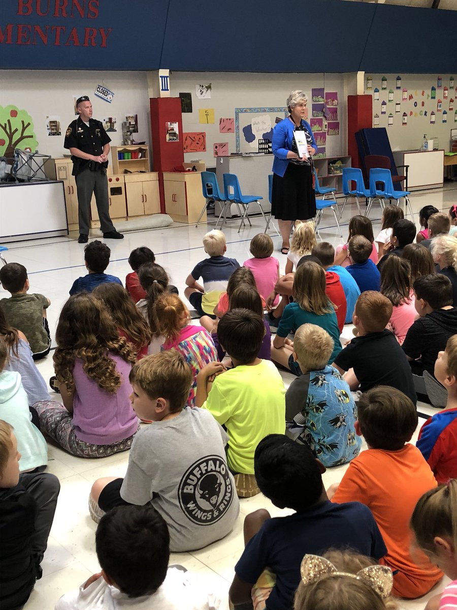mrs_caudell's tweet photo. Bus safety reminders Mrs. Wilson and Deputy Hale! #JFBgrade2rocks  @JFBKnights https://t.co/DPHrpHsdPX