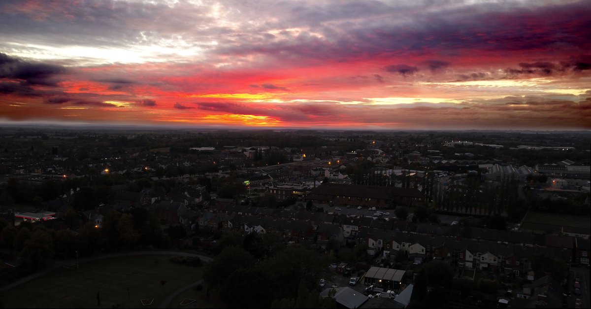 V1Aerial's tweet photo. Sunset over @NWLeics Council Offices tonight.
#DJIMavicPro #Drone #Coalville #sunset https://t.co/Y5AzuibqNQ
