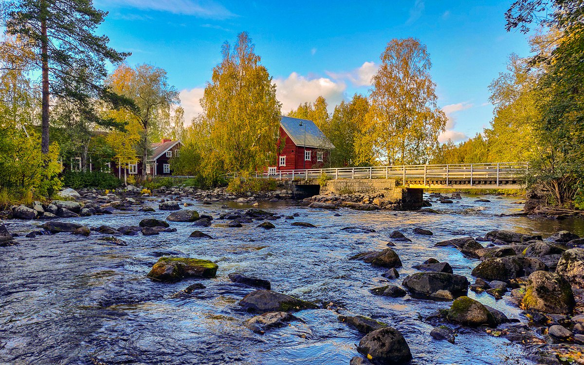 jargonkuvatfi's tweet photo. Aina jaksaa ihmetyttää millaisia paikkoja on näkemättä aivan tuttujen reittien läheisyydessä. Eilen pieni poikkeama Nelostieltä länteen Viitassaarella ja saavuin Huopanankoskelle. #huopanankoski #viitasaari #visitfinland https://t.co/zUB3goHFqr