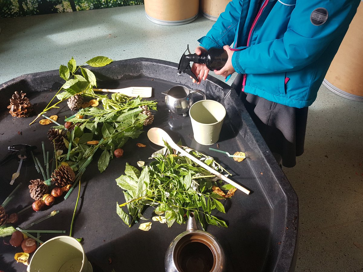 mrsjohnston99's tweet photo. A great afternoon @PleasantStPrim with @NurseryPleasant and @RecPleasant. We enjoyed making potions and playing with our autumnal tuff spot #Autumn #pleasantstEYFS #pleasantstforestschool #EYFS #outdoorlearning https://t.co/hvqBOmrrFV