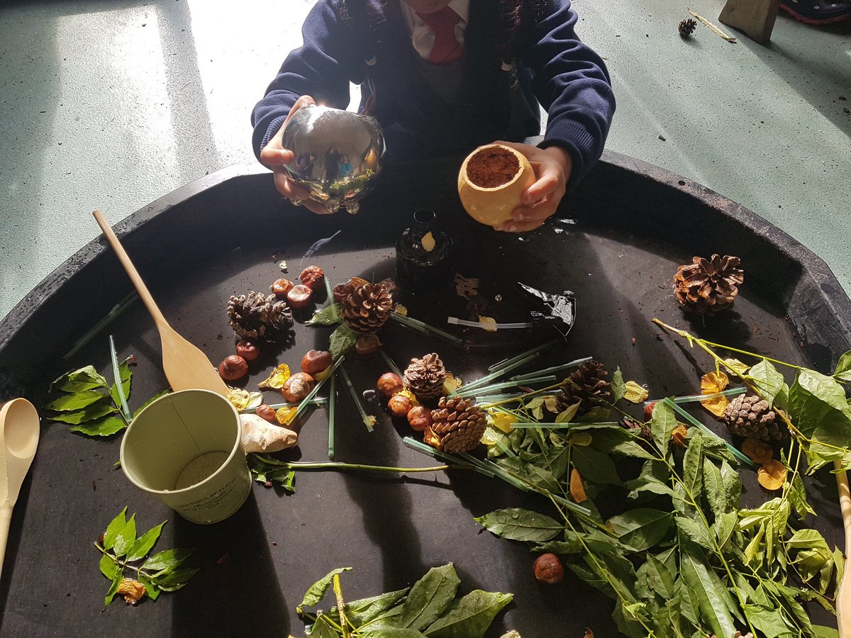 mrsjohnston99's tweet photo. A great afternoon @PleasantStPrim with @NurseryPleasant and @RecPleasant. We enjoyed making potions and playing with our autumnal tuff spot #Autumn #pleasantstEYFS #pleasantstforestschool #EYFS #outdoorlearning https://t.co/hvqBOmrrFV