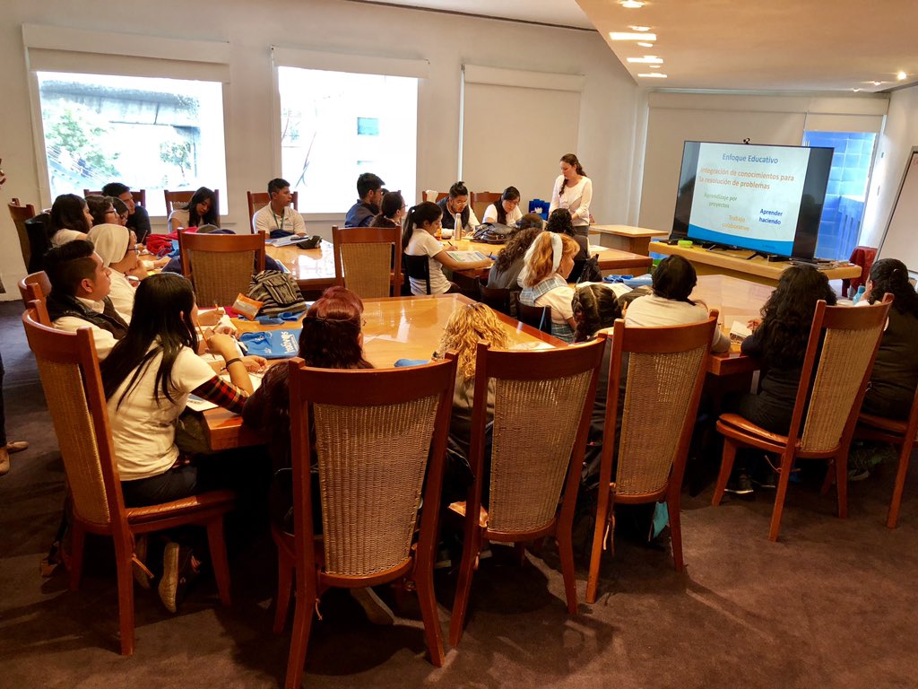 carlossm68's tweet photo. Maestros de educación básica trabajando iniciando talleres en #STEM #IBM #TeachersTryScience @citizenIBM @ibm_mx gracias a nuestra alianza con @creativospmn @Papalote_Museo https://t.co/fbTdTV9wdg