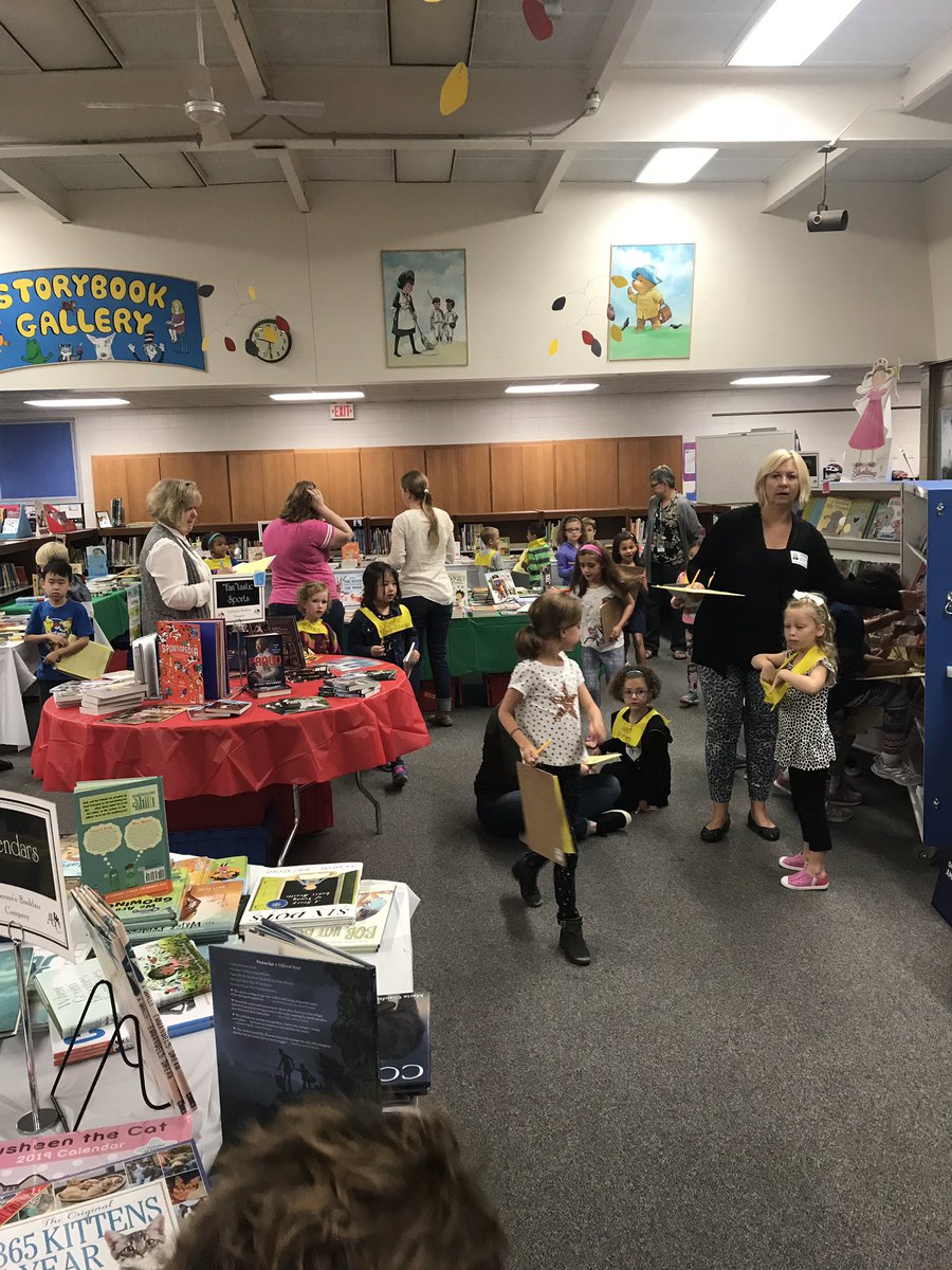 SearcyPrairie2's tweet image. #bookfair #favoriteweek @prairied203 @Naperville203 @AndersonsBkshp