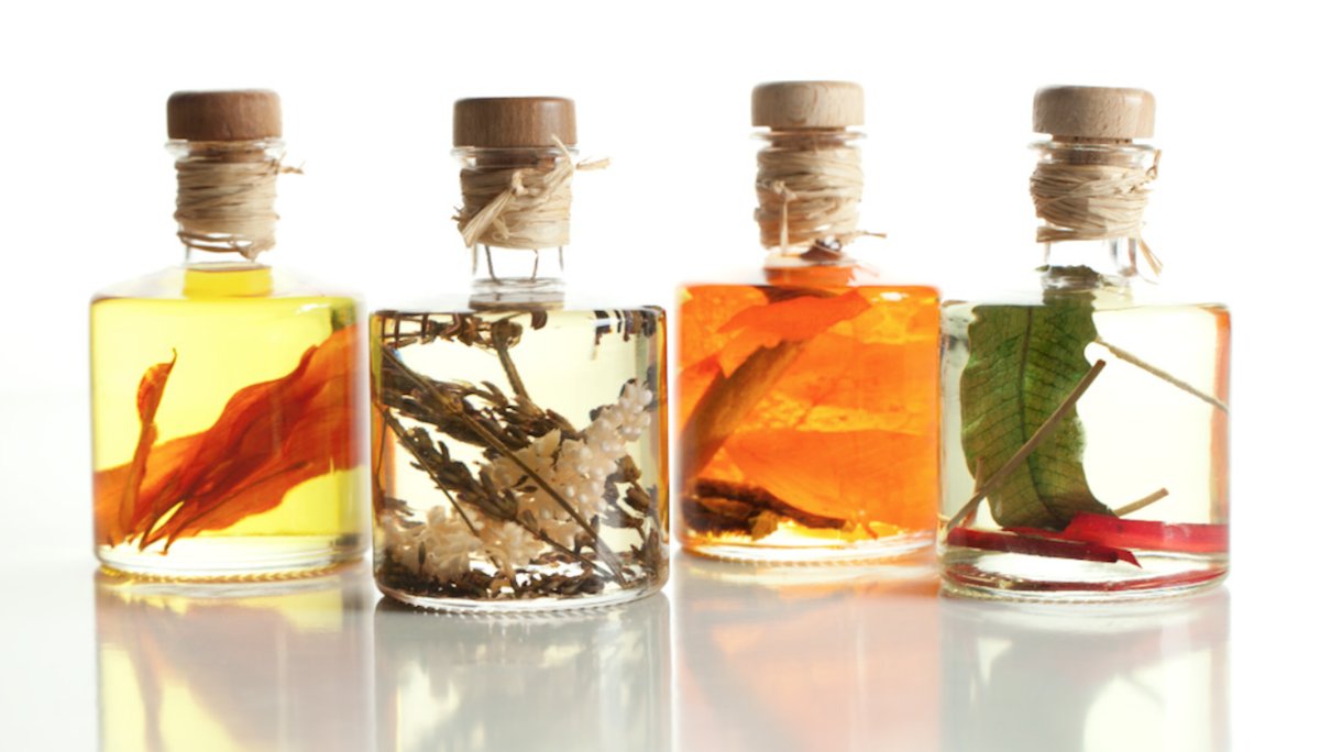 tarotisa2's tweet photo. AROMATERAPIA: ALEJA LAS MALAS ENERGÍAS Y MINIMIZA EL ESTRÉS CON ESTOS ACEITES NATURALES. LEE EL ARTÍCULO EN: https://t.co/iScQiQlI32 #tarot #tarotista #esoterico #videncia #GHVIPUltimaHora3 #firstDates735 #VivirSinPermiso #noticias #curiosidades #entretenimiento #horoscopos #Paz https://t.co/0agr0zDBfn