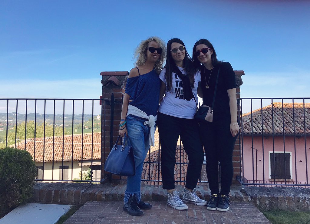 merykellymarina's tweet photo. Before the MADNESS 🌸🦋🎧 @silvuccia @ele_colombelli #FriendshipGoals https://t.co/KDvdEnHIS7