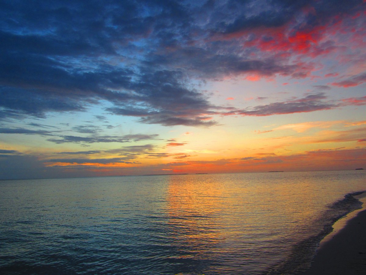 almelou's tweet photo. #cubatravel #vacation #summer #holiday #beach #earlyseptember #morning  Atlantic #ocean #coast #Cuba #Varadero #travelphotography #thephotohour https://t.co/00VZxrbk3f