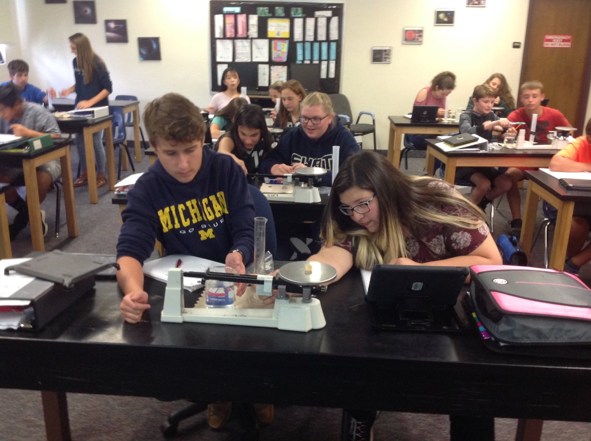 SandyPopeLMS's tweet photo. using physical properties to identify unknown minerals. #panthersscience #weareLMS https://t.co/pUcsvefw4y