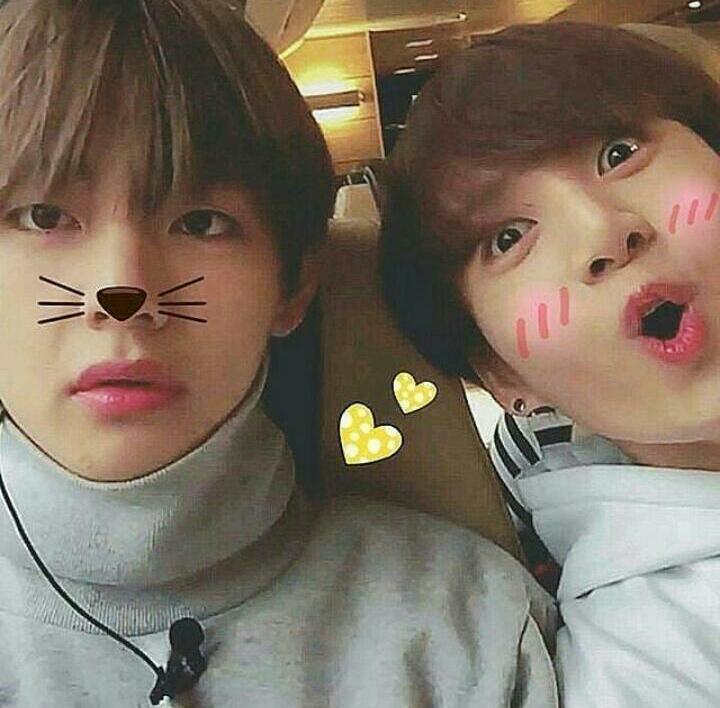 BTSVenezuela_'s tweet photo. Cualquier parecido con la realidad es pura coincidencia 😂
#alienmoon
#goldenbunny
@BTS_twt #ArmySelcaDay https://t.co/drDTR9zj4P