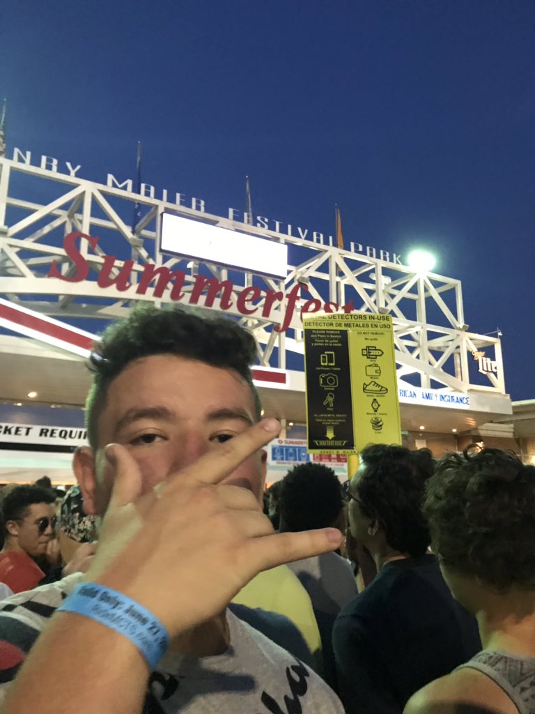 RuffingNolan's tweet photo. Happy Birthday @CameronWilson60 thanks for being a homie, hope your day was decent☝️ https://t.co/KaEL3IPynT