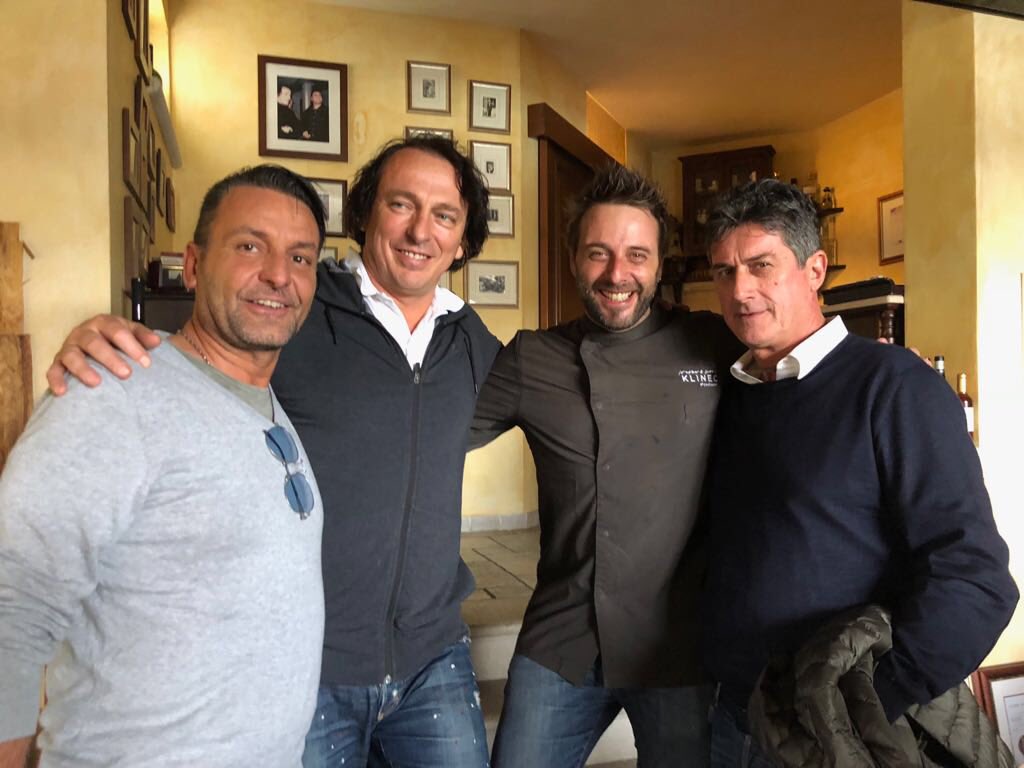 Simcic1860's tweet photo. Great Monday lunch with our Italian customers and Italian agents from Cuzziol Grandi Vini๐ฎ๐น
Grazie a tutti un bellissimo lunedรฌ!
Ciao a presto ๐ .
.
.
#marjansimcic #opoka #cuzziolgrandivini #italy #brda #slovenia #goriskabrda #simcic #ifeelslovenia #winelover https://t.co/aaoL0hBBig