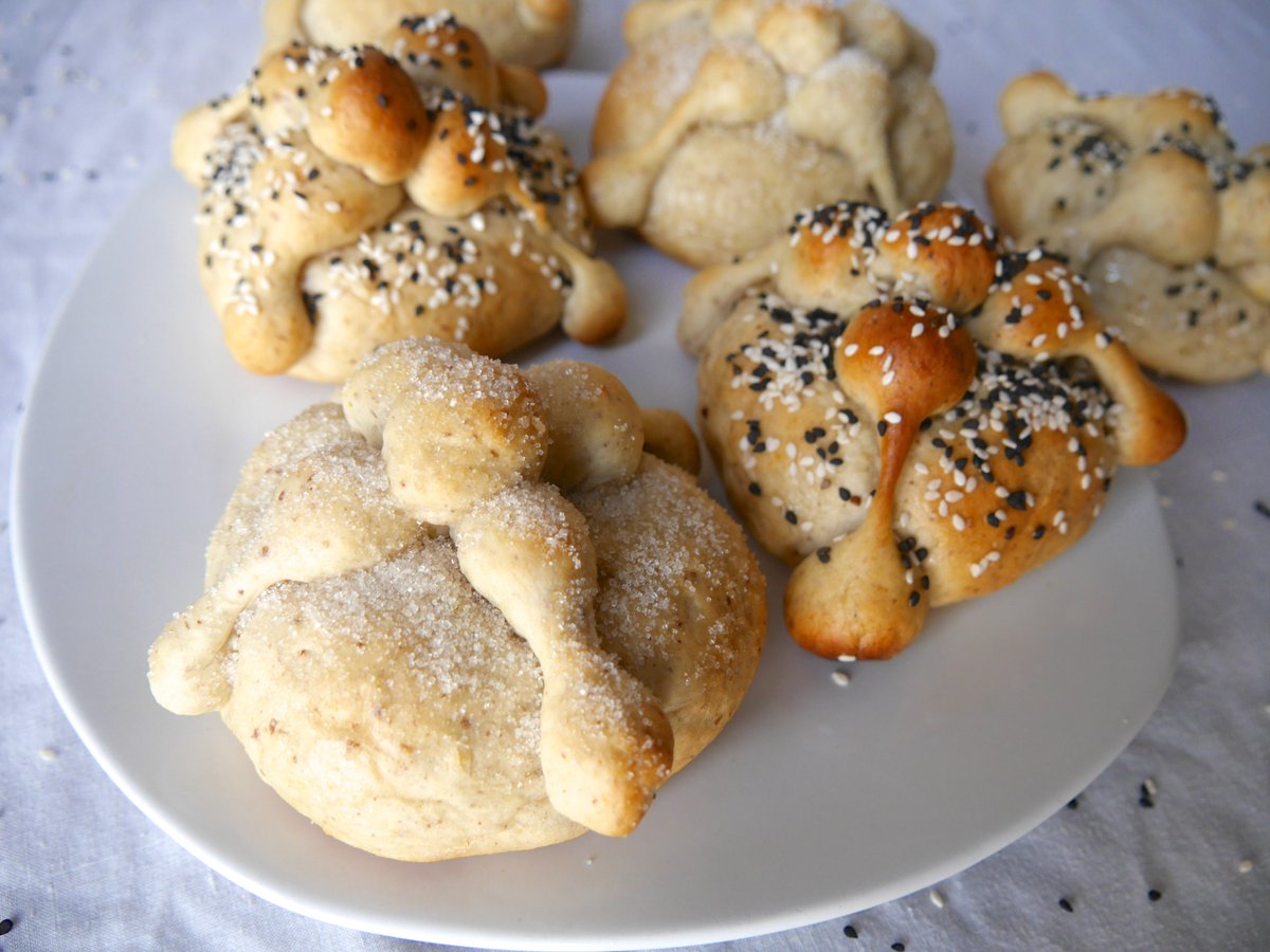 vegamomx's tweet photo. RECETA: PANES DE MUERTO VEGANOS RELLENOS
https://t.co/4JhcyMs2Z7 https://t.co/T8f9OBB1ZR