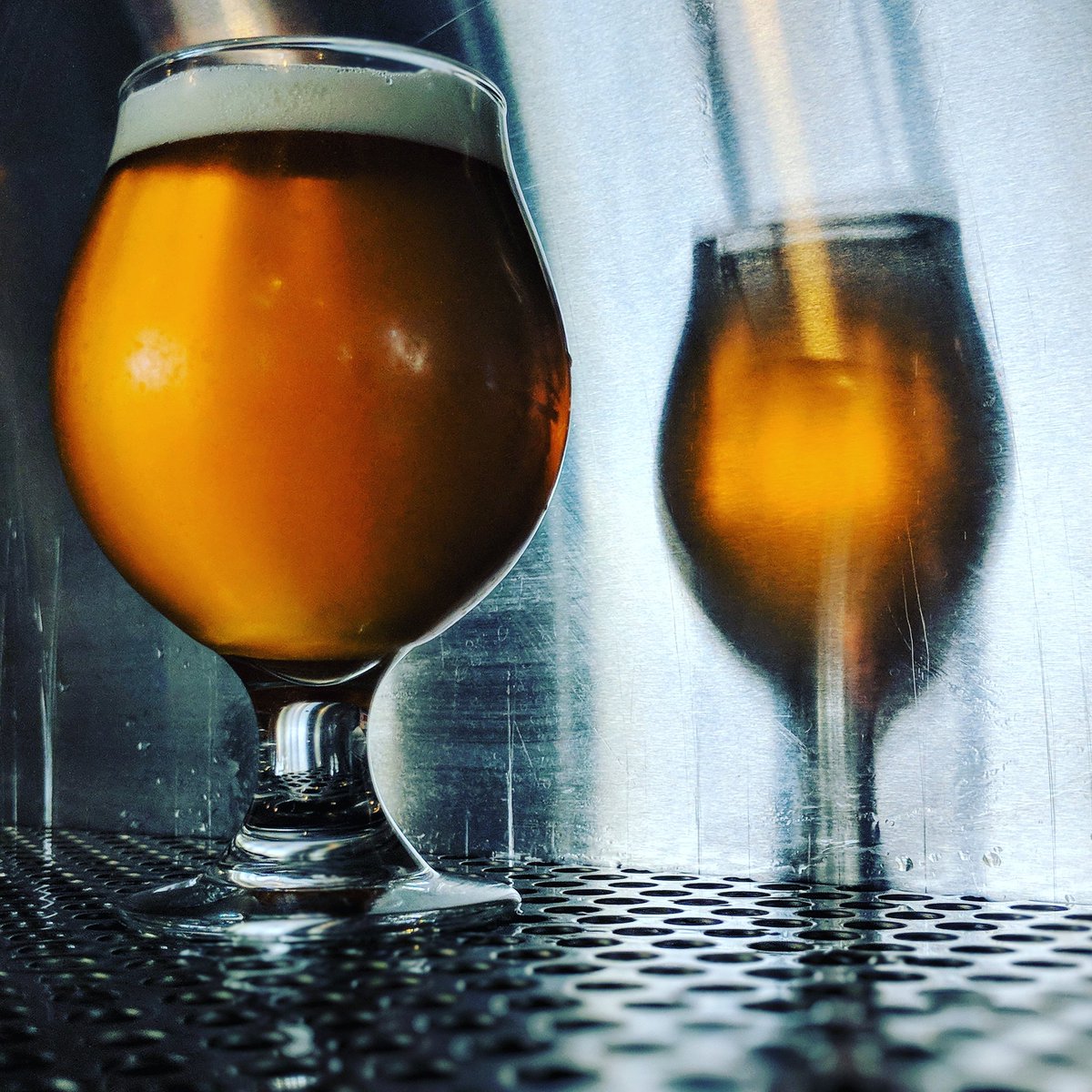 idlehandsbeer's tweet photo. Mondays call for Barleywine. Swarm it us. #drinkidlehands #drinklocal #MassBrewMonday https://t.co/1fjqz03UEi