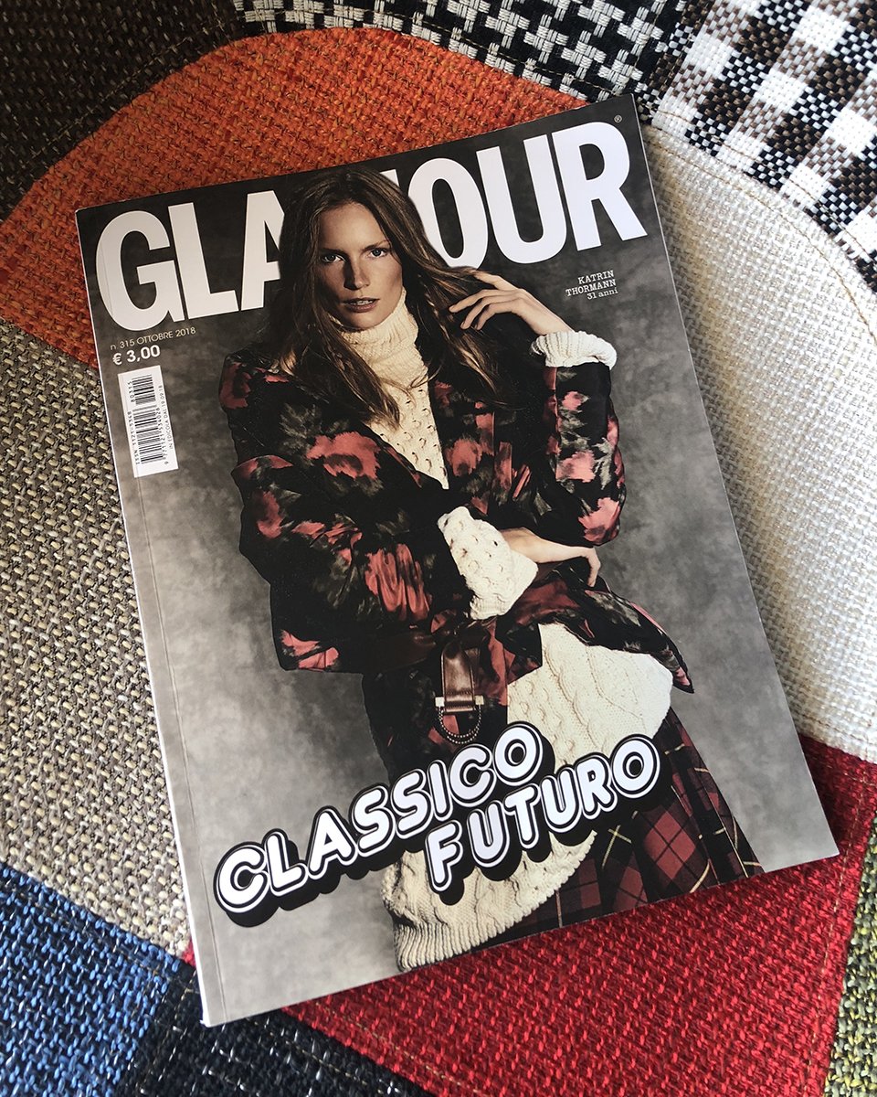 gerardosacco's tweet photo. Cosa per te è veramente glamour? ✨
#GerardoSacco #MesiReverse 💞 #ThisIsGlamour
Da oggi su Glamour Italia #ottobre🗞️
Scopri i gioielli a questo link 💁♀️ https://t.co/svEf4dj4I2 https://t.co/Mpe50nPKxB