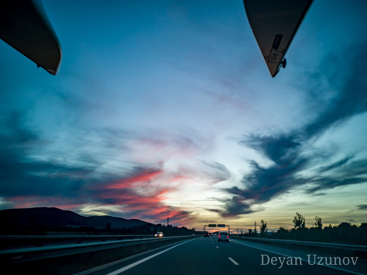 DeyanUzunov's tweet photo. Kayak Road Trip #kayak #kayakroadtrip #roadsunset #highwaysunset #tripping https://t.co/CM0ryy05HM