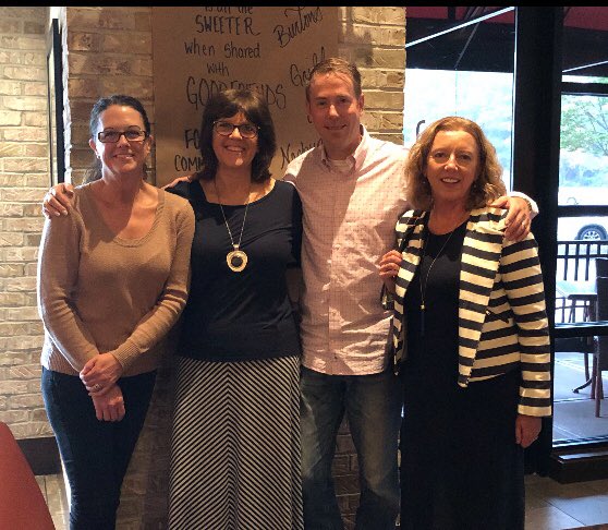 heidiwilde's tweet photo. Taking a Burtonβs lunch break today with good friends to celebrate my 30 years with AT&T!! #celebration
#tonacity #loyalty #longevity #blessed #ATTROCKS
@TheRealOurNE @batteamNE @CarolWalsh01 https://t.co/xLMAQct6tF