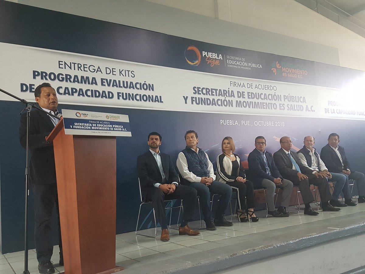 jesuscabreravid's tweet photo. Directores y Rectores acompañamos al Secretario de Educación @AlvizarNacho y la Subsecretaria de Educación Superior @monbarsa a la firma del acuerdo de colaboración entre SEP Puebla y la Fundación Movimiento es Salud A.C dirigida por el medallista Fernando Platas. #Ponteal100 https://t.co/CRIV9b6Ots