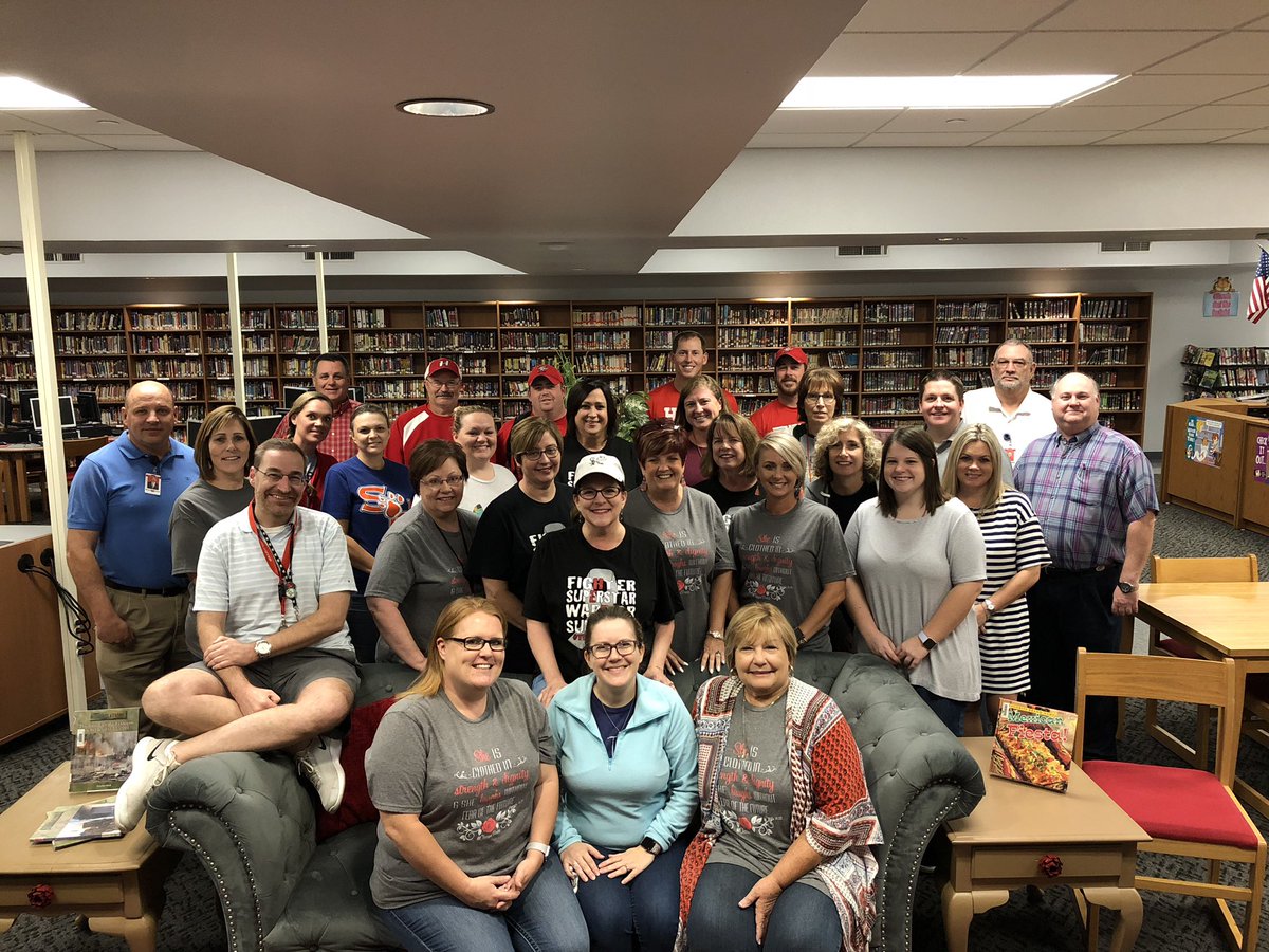 glshirley's tweet photo. Holliday High School supporting Brea Moore and her big fight! 👊🏼💪🏼🙏🏻❤️ #wemissyou #herostrong #BreaStrong https://t.co/nS9UziQ15J